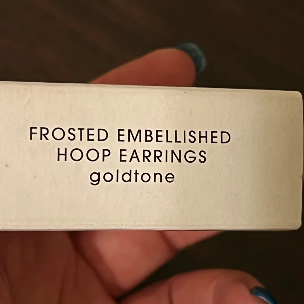 FROSTED EMBELLISHED HOOP EARRINGS - AVON - Picture 4 of 4